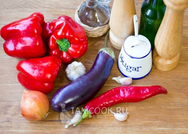 Ingrediente pentru sosul aivar pentru iarnă (cu vinete și piper)