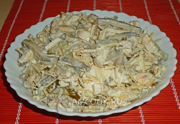 Pronta salada inglesa com frango e cogumelos