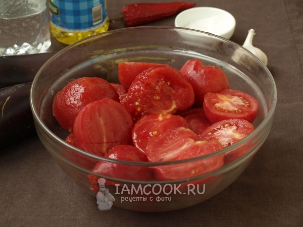 Pašalinkite iš pomidorų žievelę