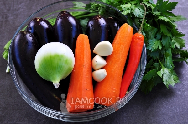 Bahan-bahan untuk acar jeruk dengan lobak merah dan bawang putih