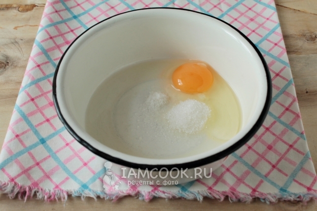 Combinați oul și zahărul
