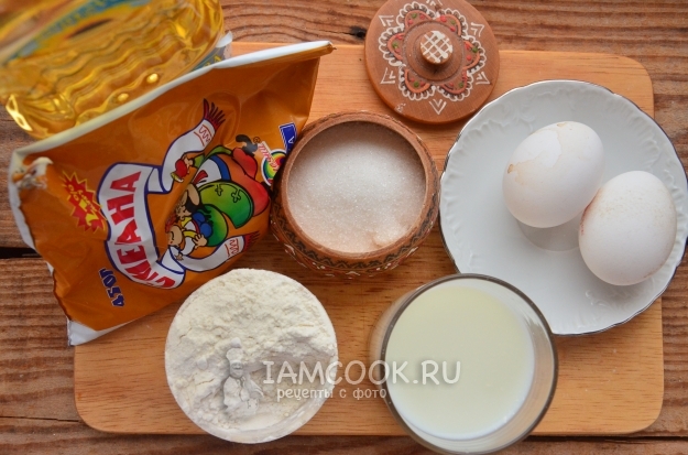 Bahan-bahan untuk pancake pada krim masam dan susu