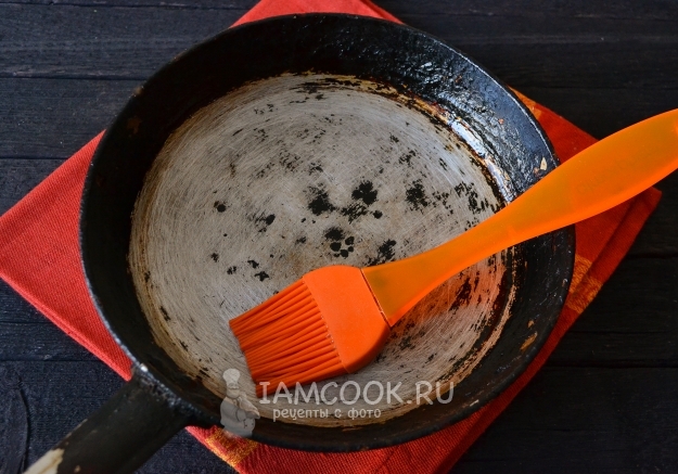 Lubricate the pan dengan minyak