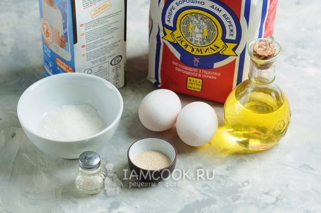 Ingrediente pentru clătite cu găuri pe lapte cu drojdie