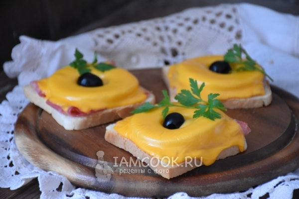 Рецепт за сендвиче са ананасом, шунком и сиром
