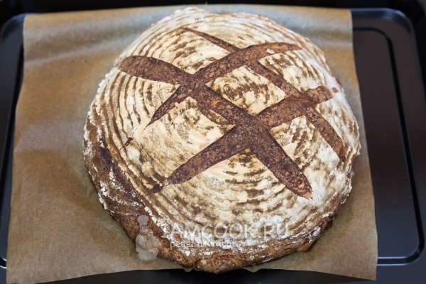 Foto van volkoren brood zonder gist in de oven