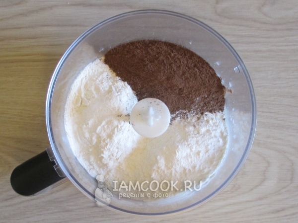 Tuangkan dalam tepung dan koko