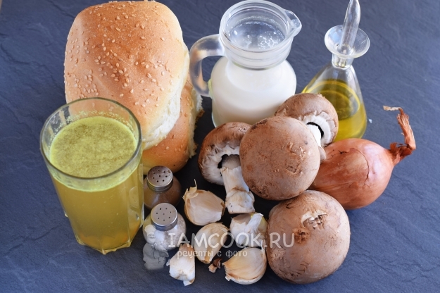 Ingredienser til tsjekkisk hvitløkesuppe-puree i brød