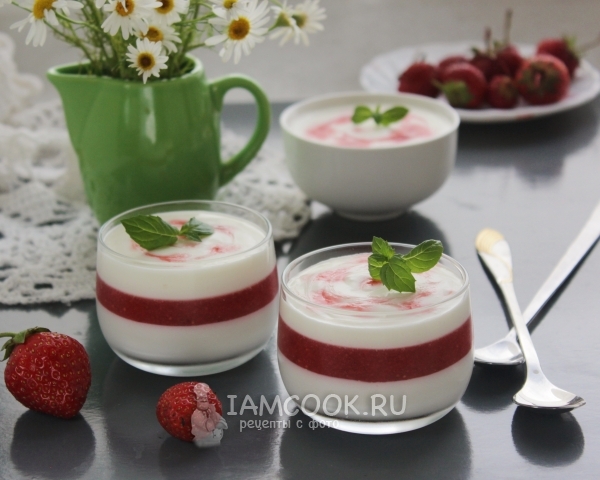 Recept voor het dessert van aardbeien en zure room met gelatine