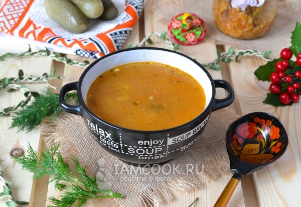 Rassolnik sup siap di rumah