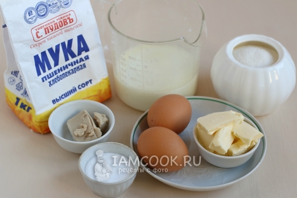 Bahan-bahan untuk adunan ragi untuk pai susu