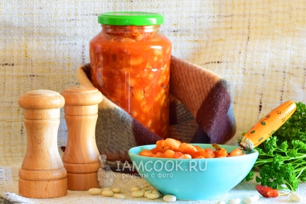 Nuotrauka pupelių pomidorų sultyse žiemai