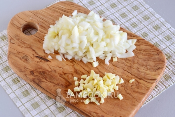 Potong bawang dan bawang putih