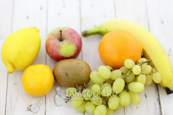 Bahan-bahan untuk campuran buah-buahan dalam bakul oren