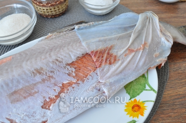 Usuń rybę ze skóry
