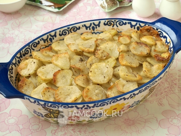 Carne de vită cu ciuperci și cartofi în cuptor