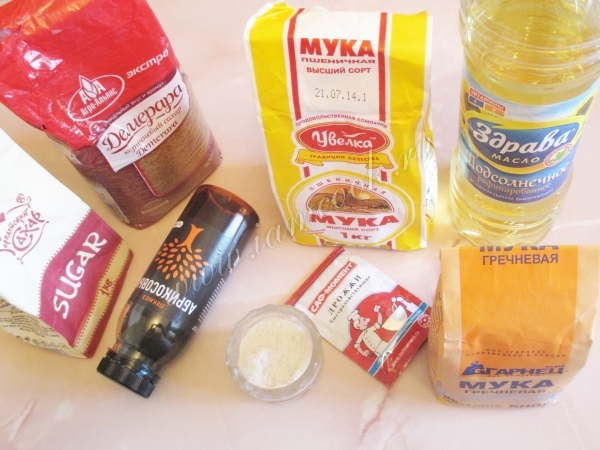 Ingredientes para pão de trigo mourisco na máquina de fazer pão