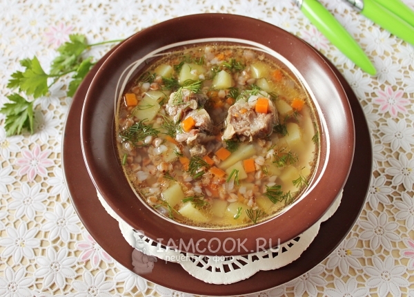 Grikių sriubos nuotrauka su mėsa