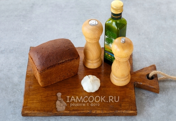 Borodino 빵에서 마늘과 토스트 용 재료