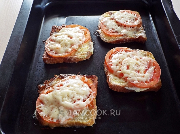 Gambar crouton dengan tomato dan keju