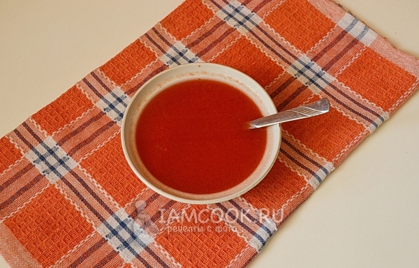 Padažykite pomidorų pasta su vandeniu