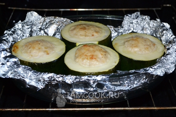 Bakar zucchini dalam ketuhar