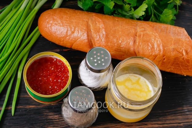Ingredientes para canapés com caviar vermelho