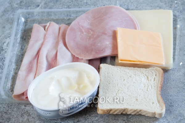 Bahan-bahan untuk kanape yang lazat dengan ham dan keju