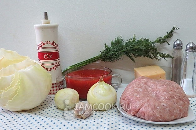 Bahan-bahan untuk lasagna kubis dengan daging cincang