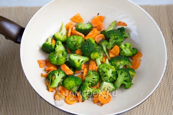 Smażyć marchewki i brokuły