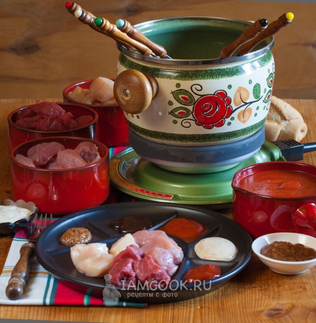 Fotografia mięsny fondue w domu