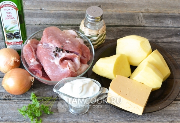 Ingredientes para carne em francês com batatas e carne picada