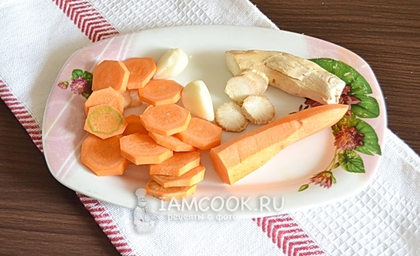 Potong lobak merah, bawang putih dan lobak lobak