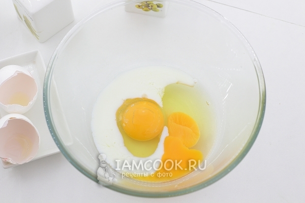 Gabungkan susu dan telur