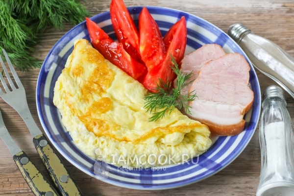 Resipi omelet dengan mayonis pada kuali