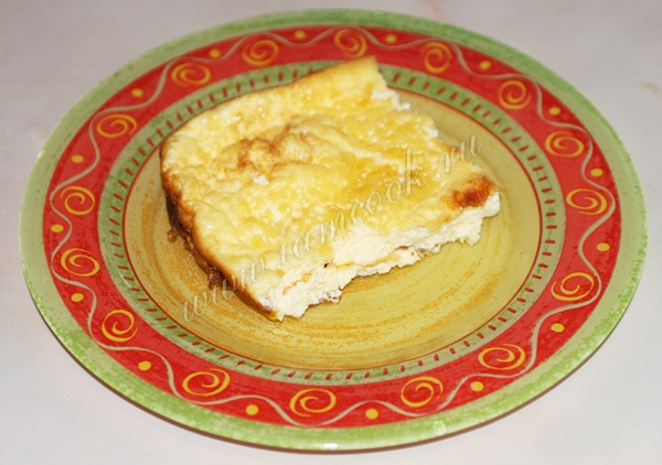 skive av en omelett på en tallerken