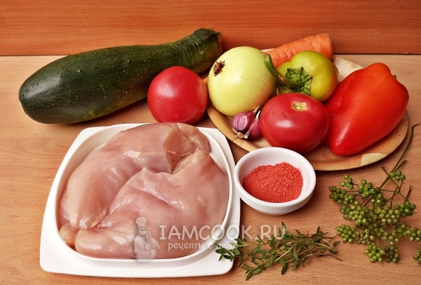 Bahan-bahan untuk ragout sayuran dengan payudara ayam