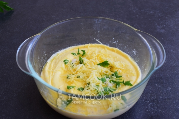Įdėkite sūrį ir petražoles ant omleto