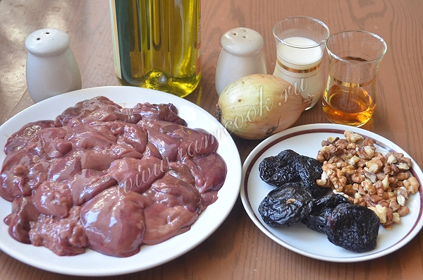 Ingrediente pentru paste de ficat de pui cu prune si nuci