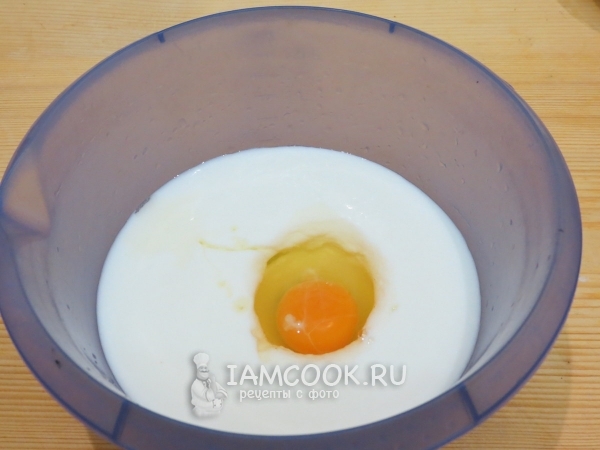Yoğurt yumurta ile birleştirin