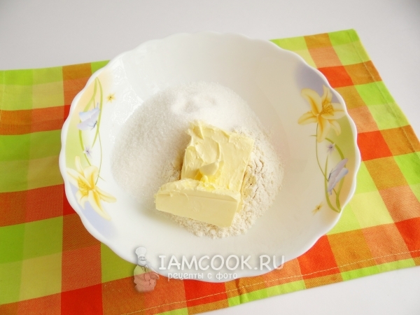 Combine manteiga, farinha e açúcar