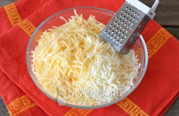 Rasp twee soorten kaas