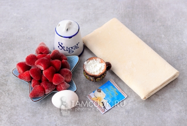 Bahan-bahan untuk pai dengan strawberi dari pastri puff