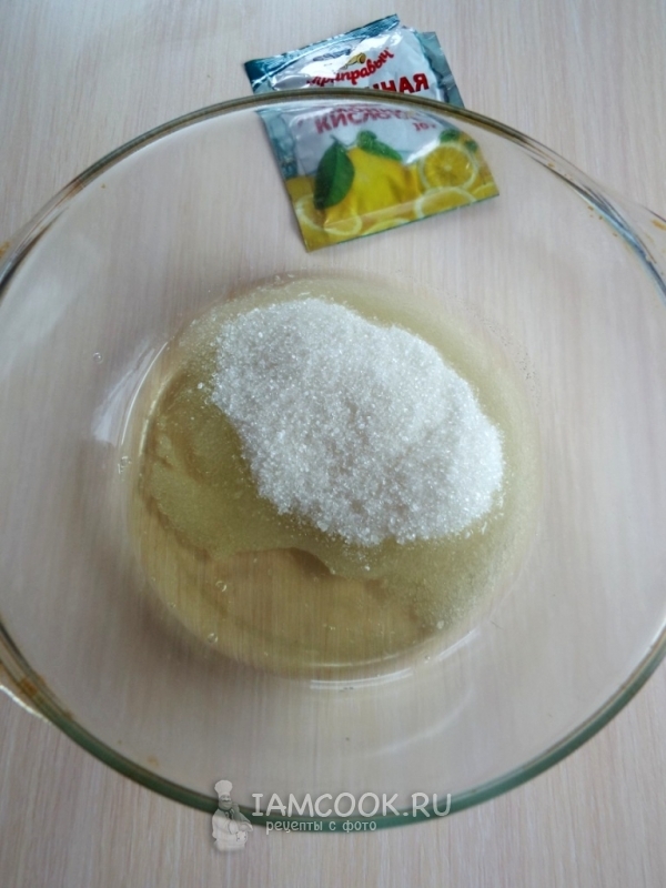 Združite beljakovinski sladkor in limone
