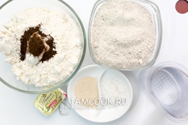 Ingrediënten voor tarwe-roggebrood op mout