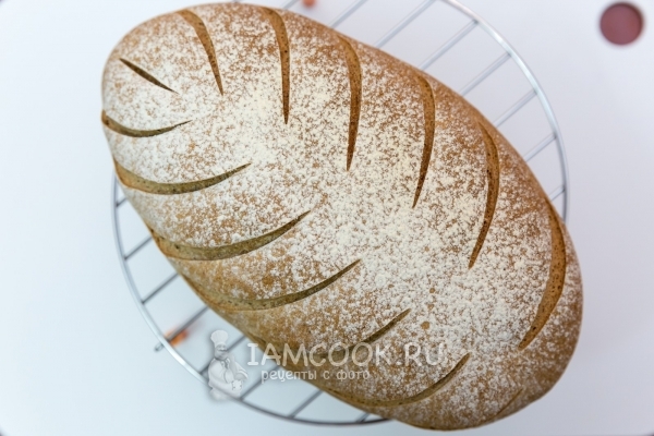 Kant-en-klare tarwe-roggebrood op mout