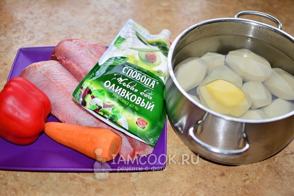 Žuvies ingredientai su bulvėmis ir majonezu orkaitėje