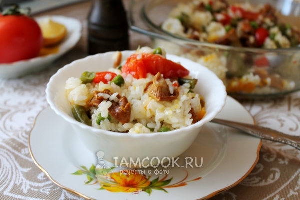 버섯과 야채와 쌀의 사진