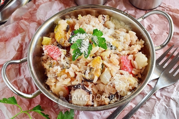 Reteta pentru risotto cu fructe de mare in sos cremos