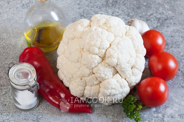 Bahan-bahan untuk salad kol garam dengan tomato